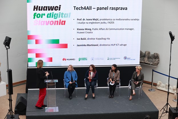 Digitalna transformacija Slavonije Huawei pokrenuo projekt Huawei for digital Slavonia i dodijelio 80.000 eura stipendija fakultetima FAZOS i FERIT 
