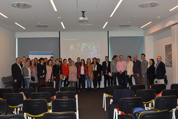 Educiraj se ili nestani: Kako psihologiju očaja pretvoriti u psihologiju preuzimanja odgovornosti?