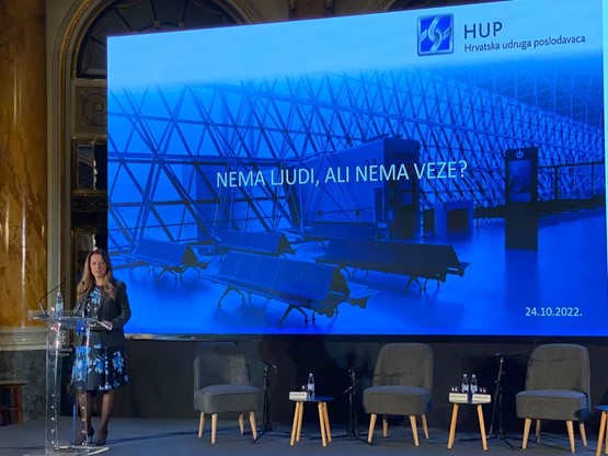 Irena Weber, glavna direktorica HUP-a  na konferenciji 'Izazovi hrvatske industrije 2022./2023.' 